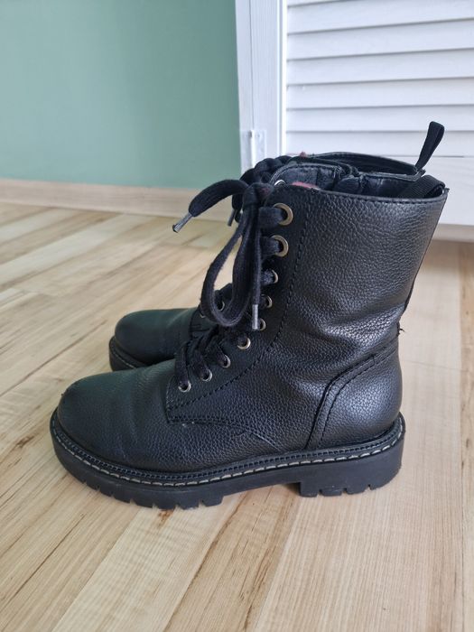 Czarne botki wiązane roz.36 Greceland
