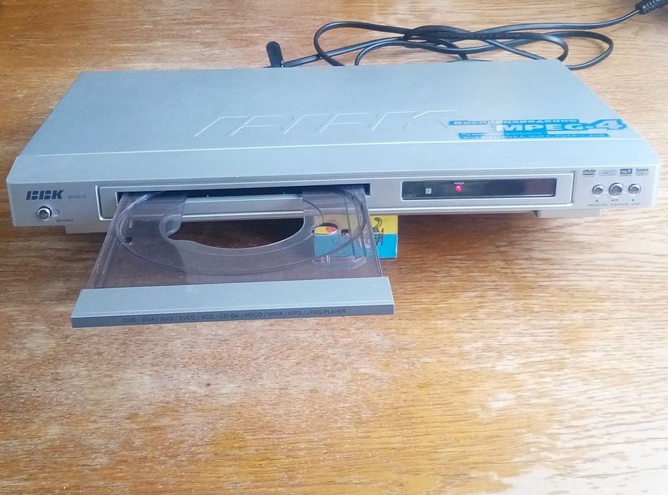 Saturn ST-DV7704 та BBK DV 311S player,б/в.