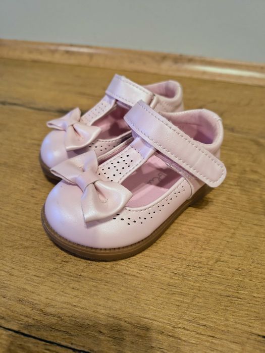 Buciki, sandałki dla dziewczynki r. 21