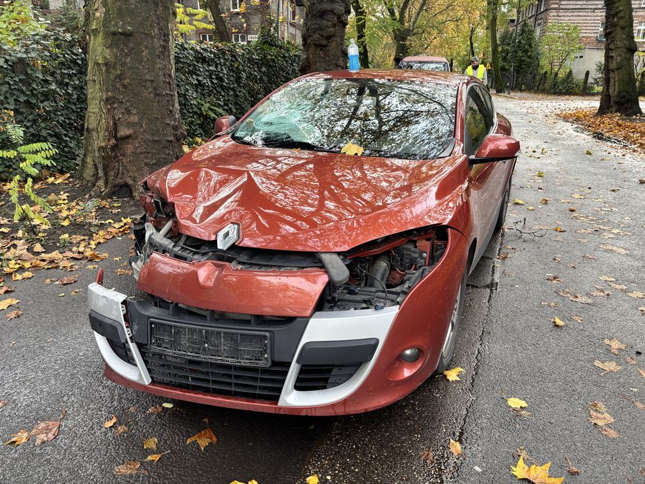 Uszkodzony Reanult Megane 3 Coupe