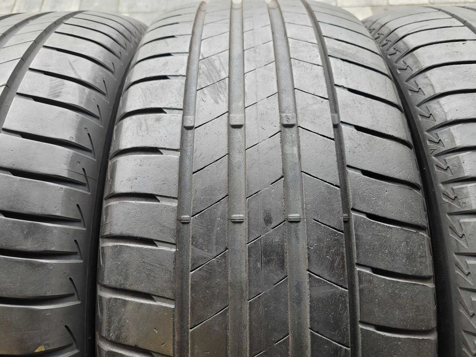225 / 55 R 18  Bridgestone