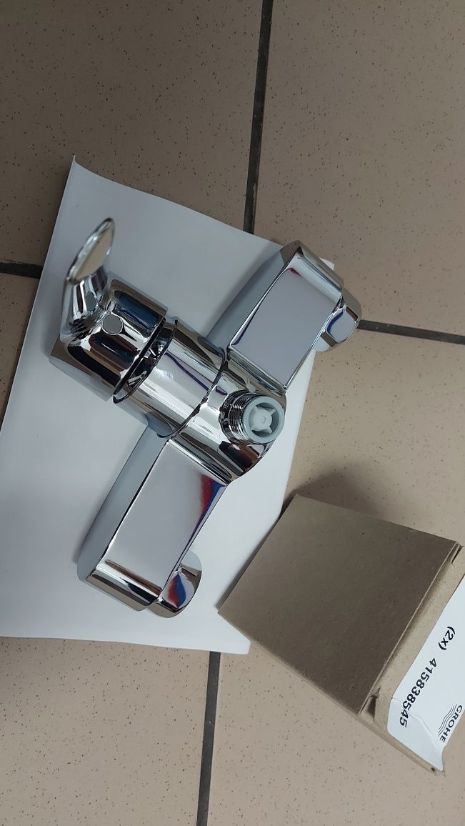 Bateria Grohe pod słuchawkę prysznicową