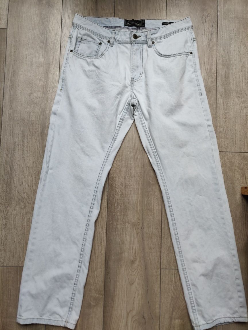 Jasne jeansy męskie straight leg W33 L32 C&A