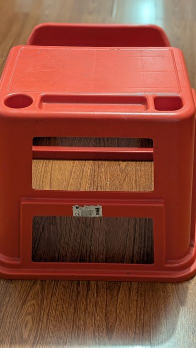 Mesa de refeição e trabalhos p/ criança