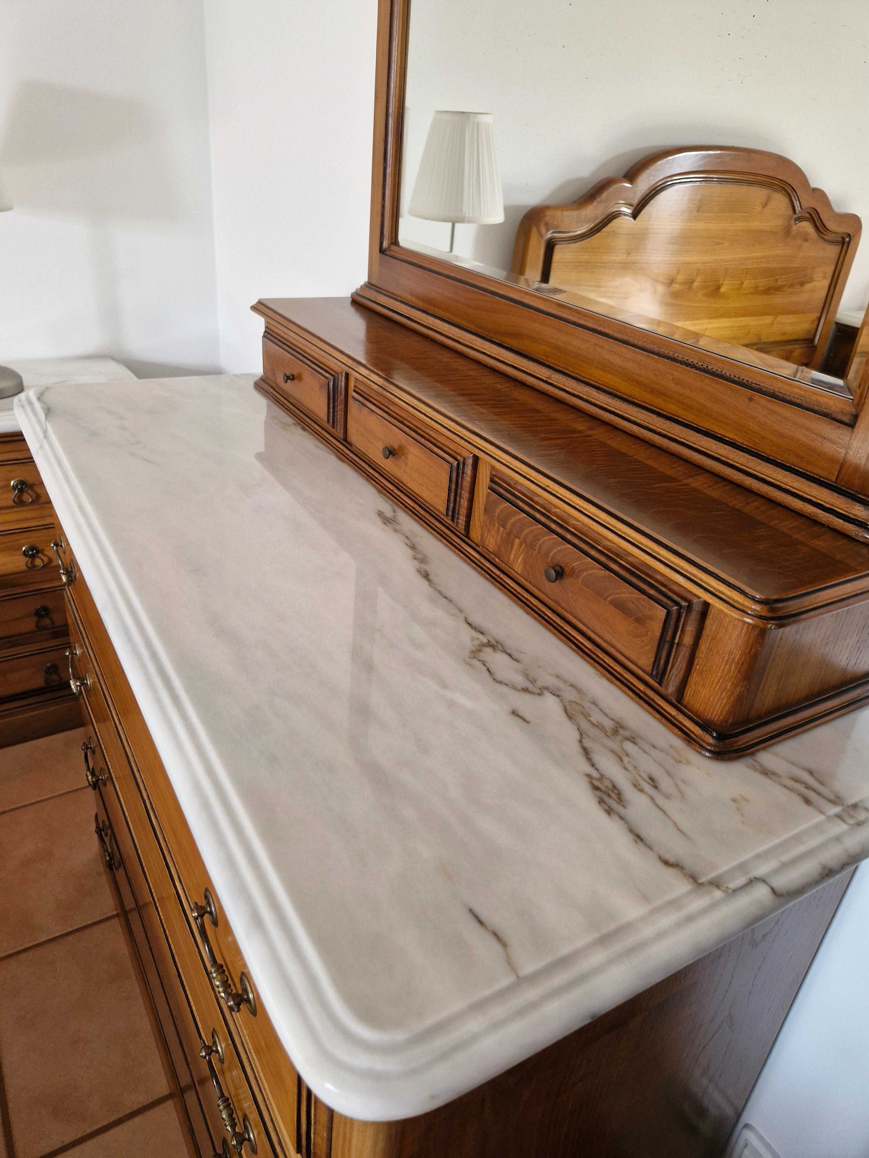 Quarto de casal em cerejeira.