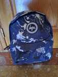 Mochila escolar azul e prateada