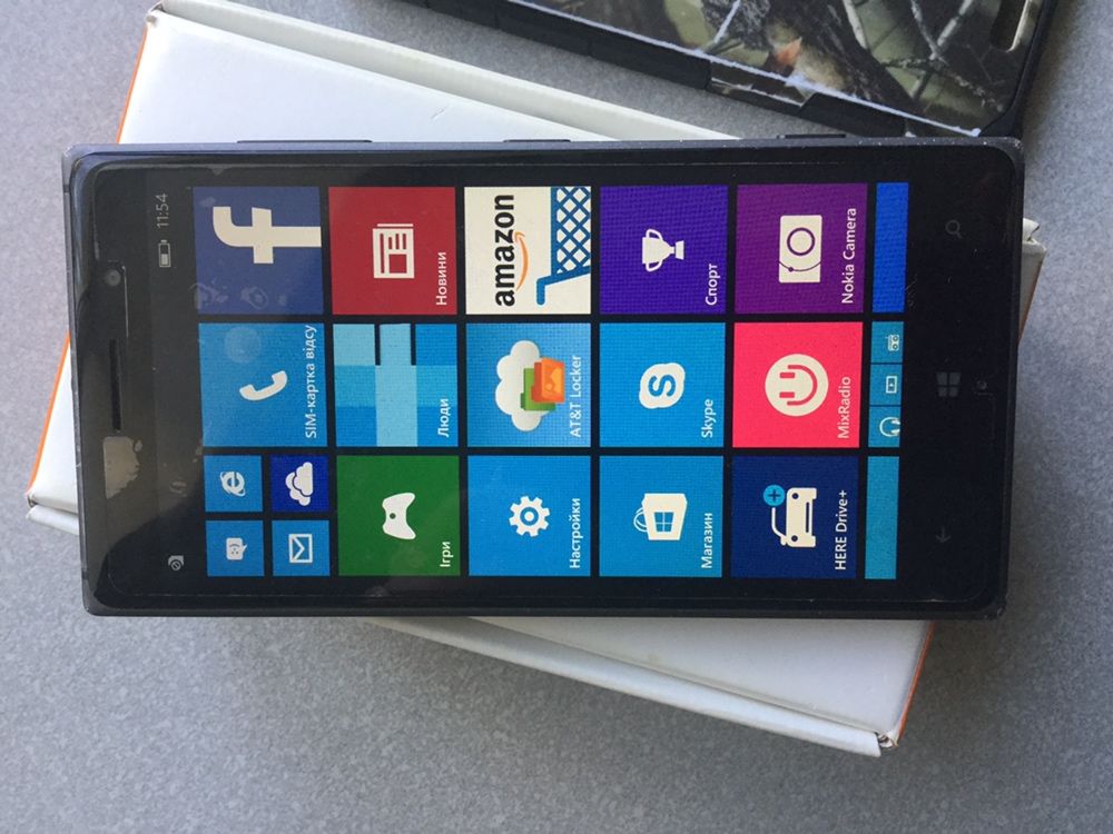 Nokia Lumia 830 + чохол