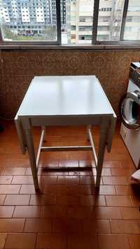 Mesa de cozinha branca