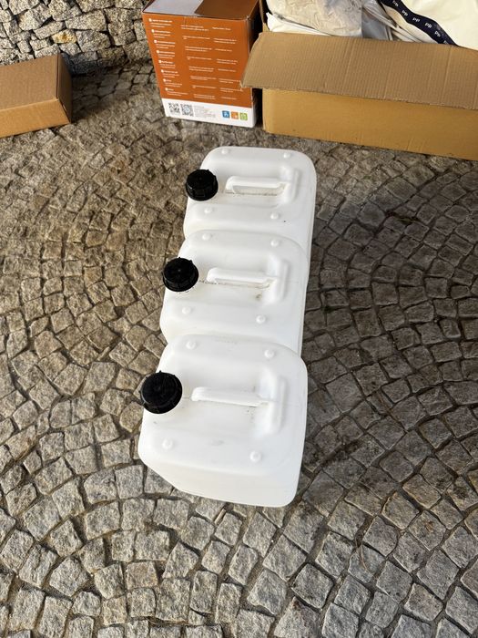 Plastikowe pojemniki bańki 20l