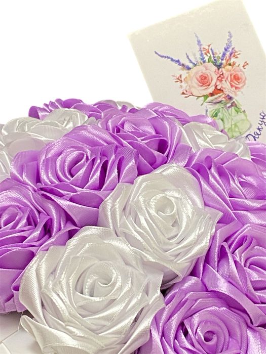 Цветочные композиции из атласных лент