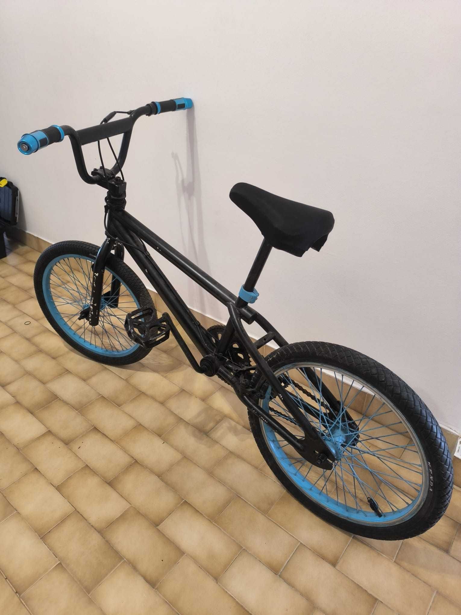 BMX pronta a circular