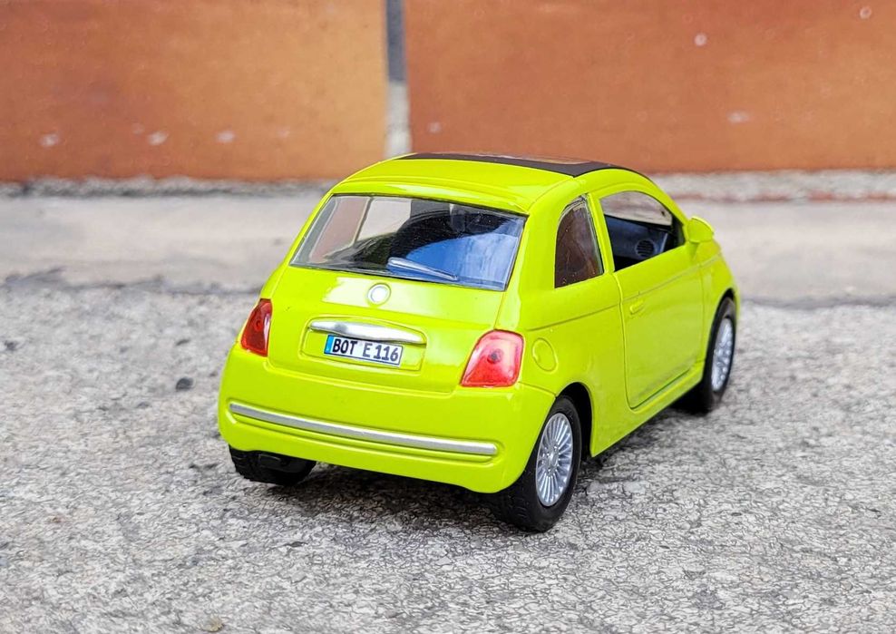 Kolekcja modeli Fiat 500 Unikat 1:34 piękny Zielony kolor 11 cm