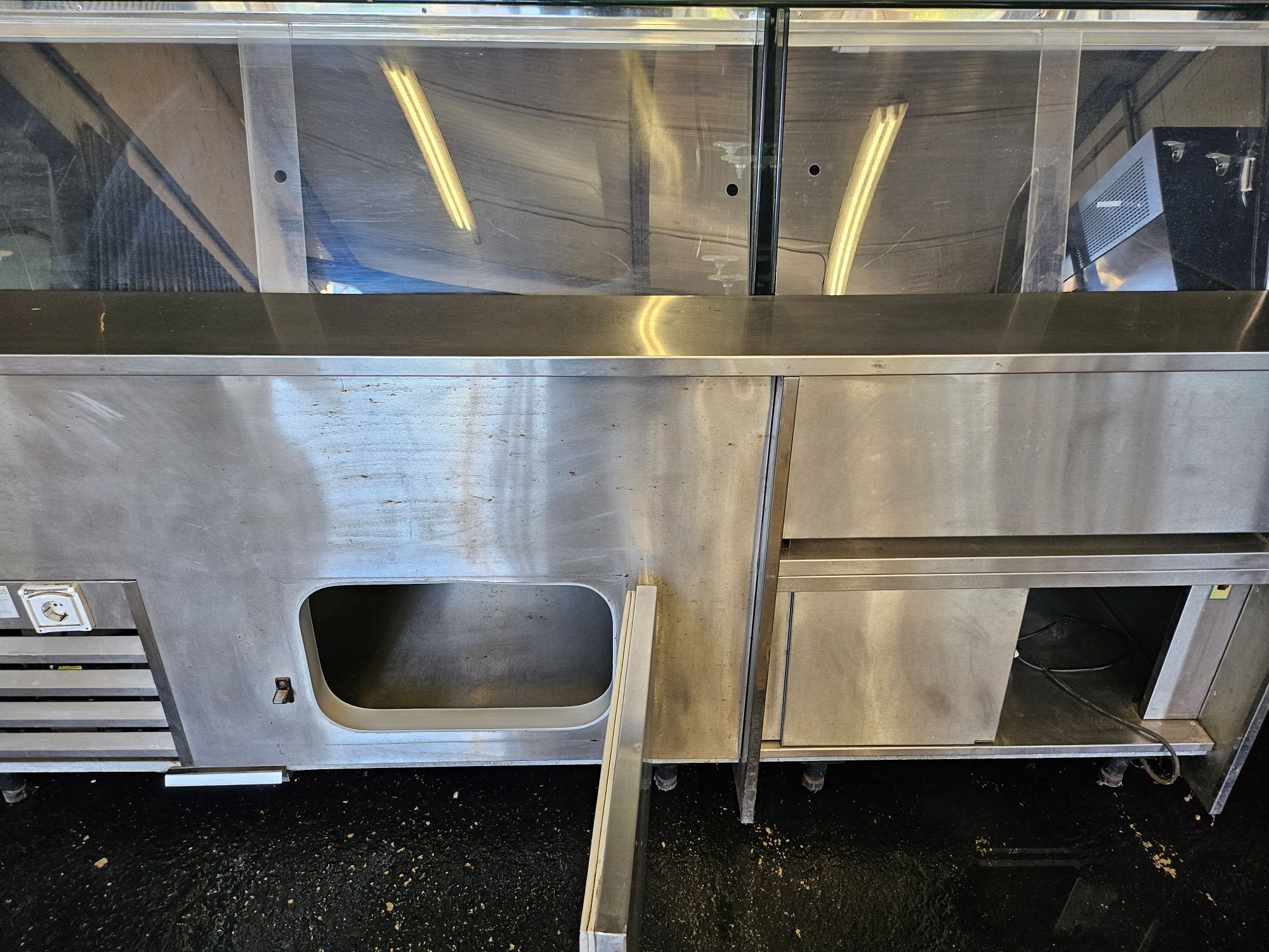 Vitrine refrigerada e para pão