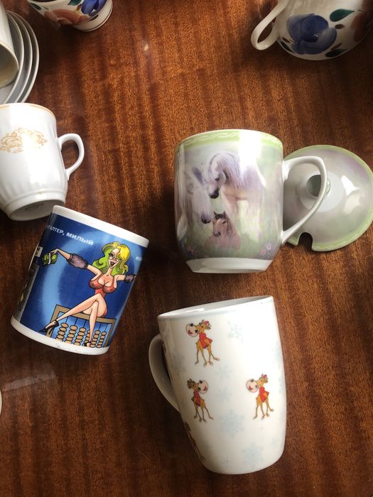 Чашки и блюдца, блюдо большое, пиалы в ассортименте