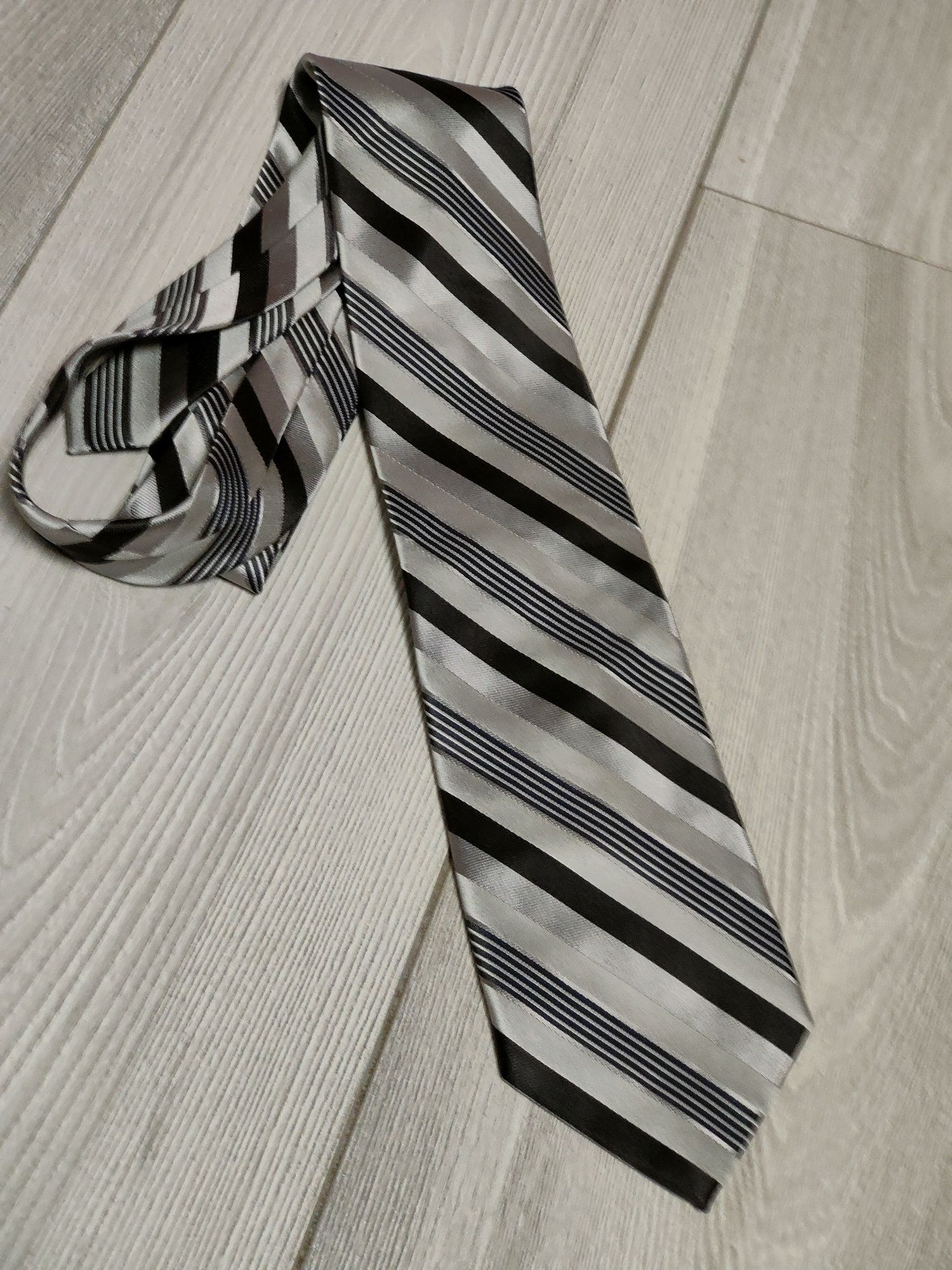 Piękny krawat 100%jedwab Calvin Klein nowy z metką
