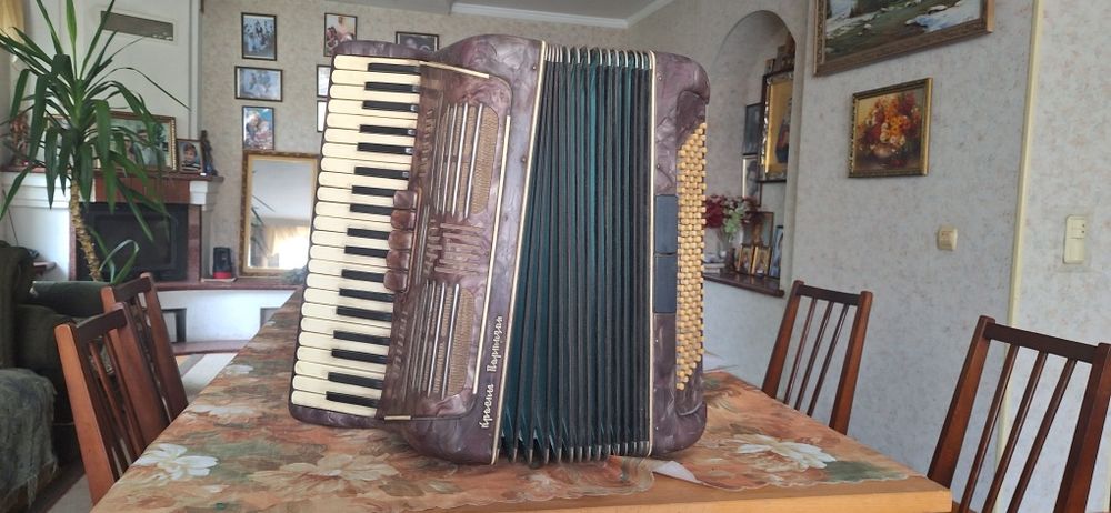 Акордіон "Красньій партизан"