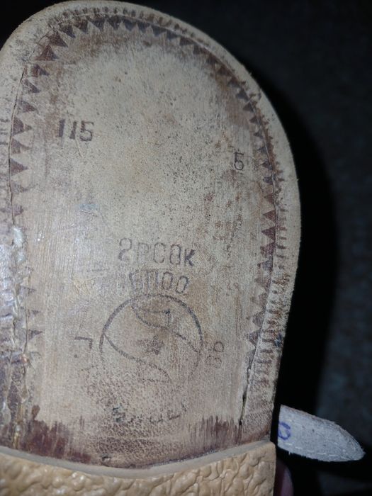 Продам босоніжки 1980 років