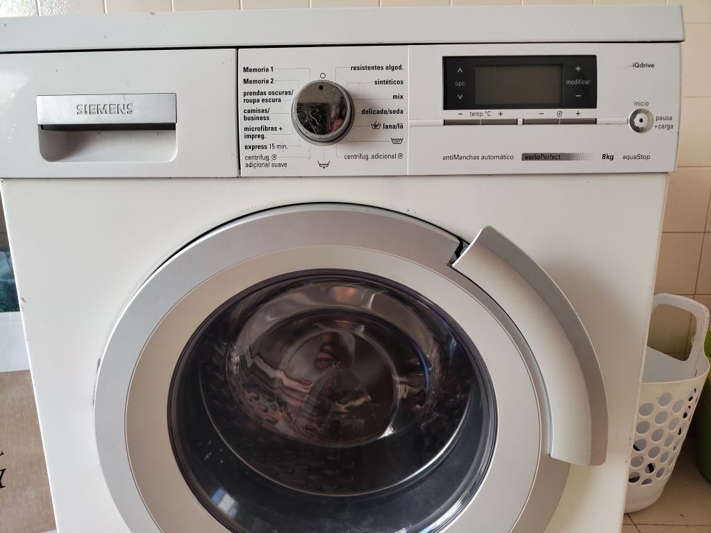 Máquina de lavar Siemens iQdrive 8kg sistema AquaStop