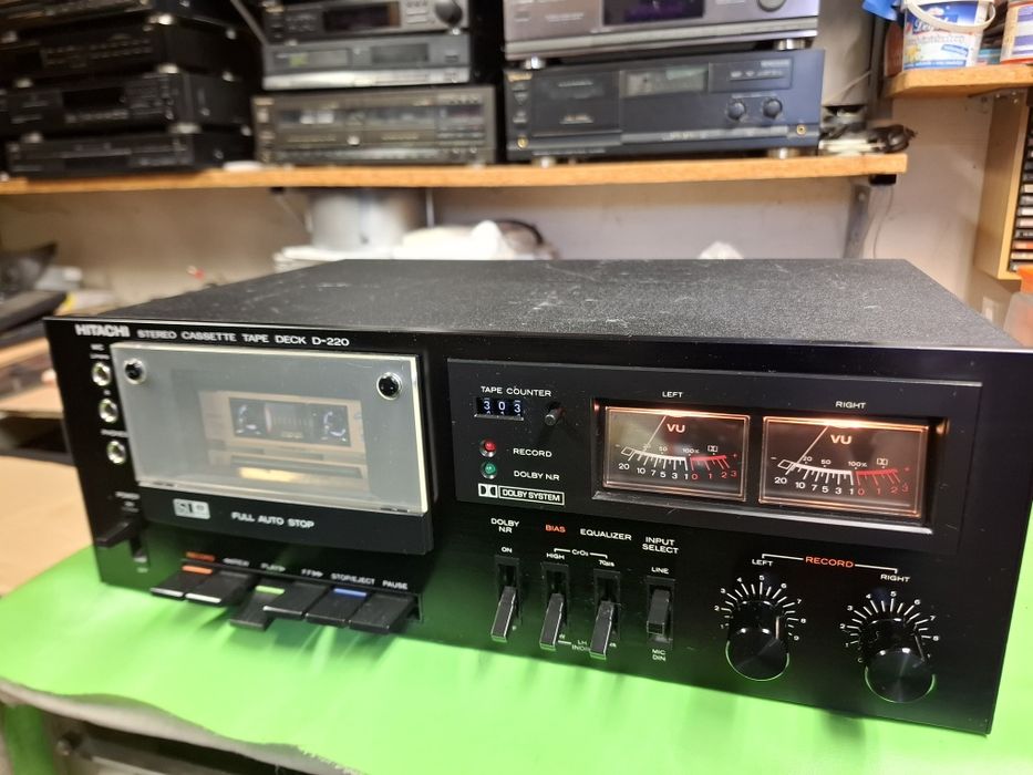 Magnetofon Hitachi D-220
