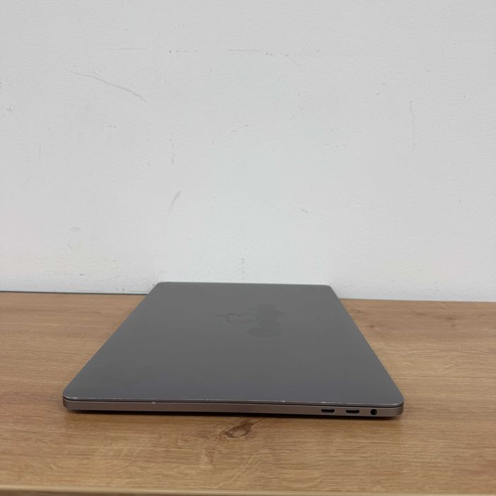 Macbook Pro 2018 { i7| 16gb | 256 GB ssd } Гарантія . SV31932