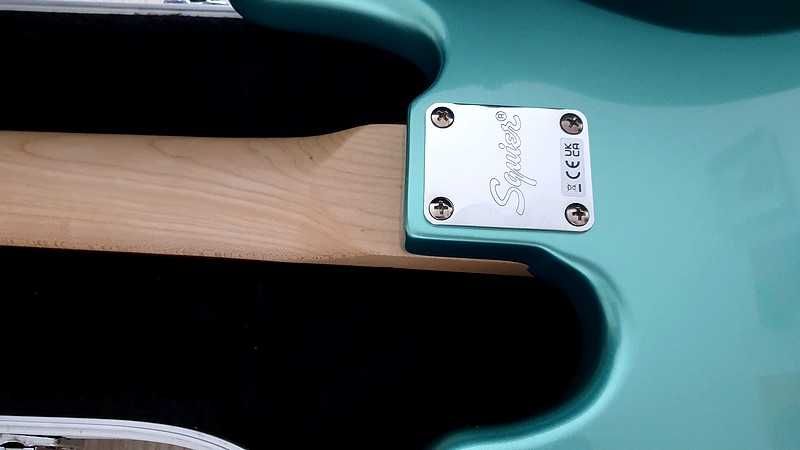 Fender Squier  Active Jazz Bass oraz RockCase Warwick aktywna