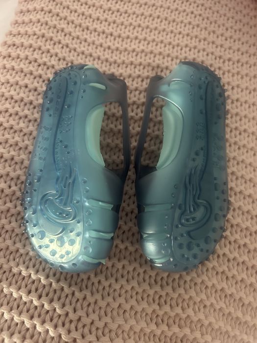 Vendo sandália bebé