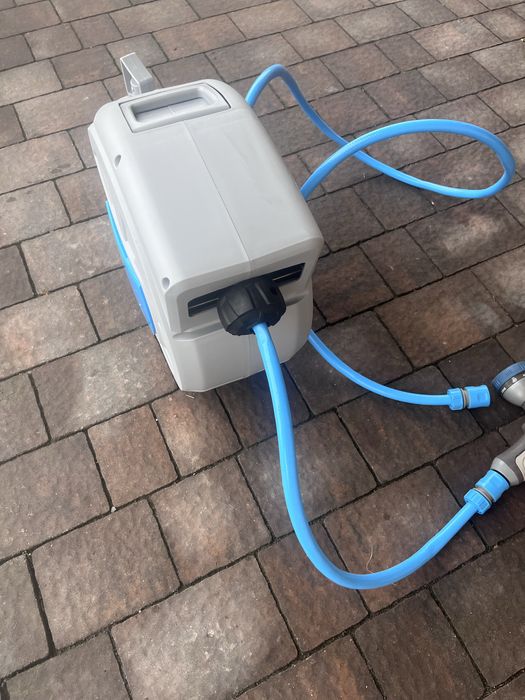 Automatycznie zwijany wąż ogorodowy