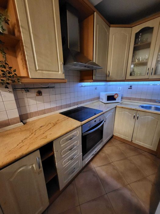 Zestaw mebli kuchennych ze zlewozmywakiem