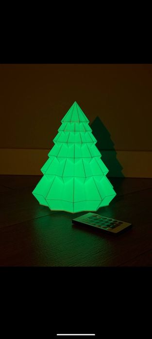 Ялинки, на 3D та іграшки