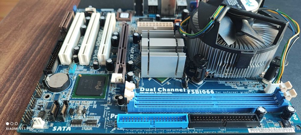 Płyta główna ASRock 775i65G z procesorem Intel Celeron + chłodzenie