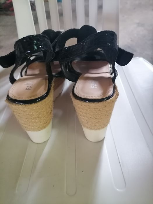 Sandálias pretas