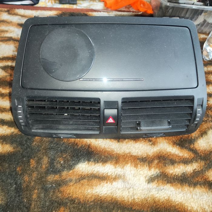 Skoda Octavia II Kratka Nawiewu Środkowa Schowek