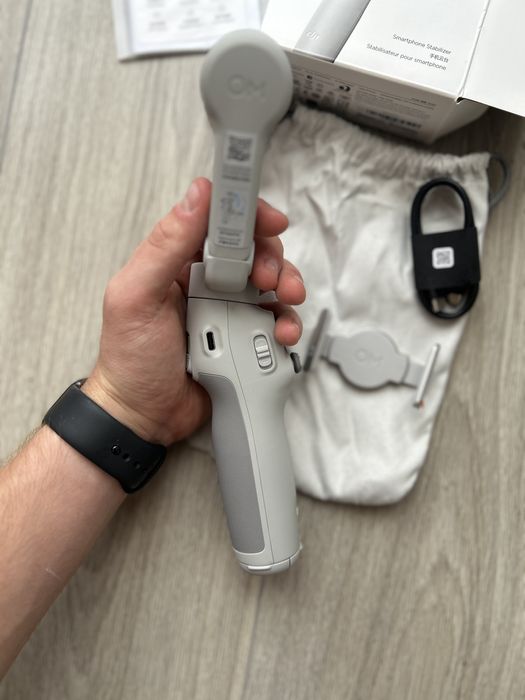 Новенький Стабілізатор відеозйомки DJI Osmo Mobile 7