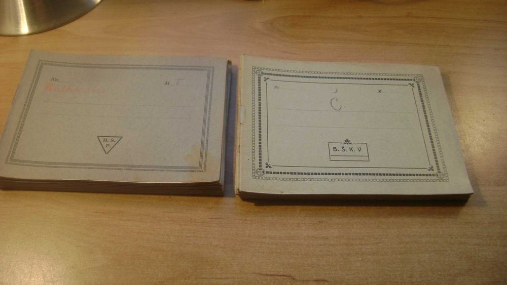 Znaczki pocztowe z podlepką - Album pusty mały przedwojenny = 18 sztuk