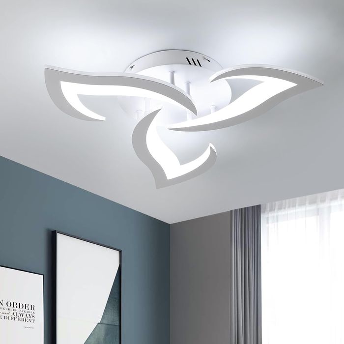 Люстра акрилова " Ластівчиний Хвіст" білого кольору