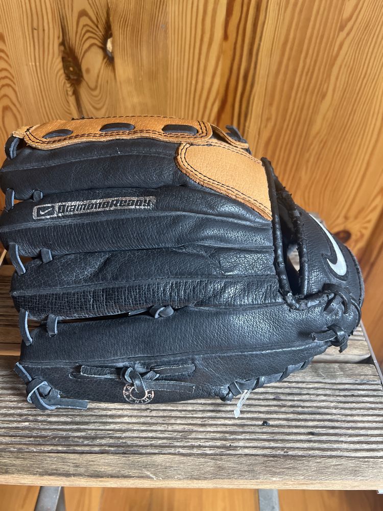 Sprzedam rękawicę baseballową firmy Nike model Ignitor 11,00 cali