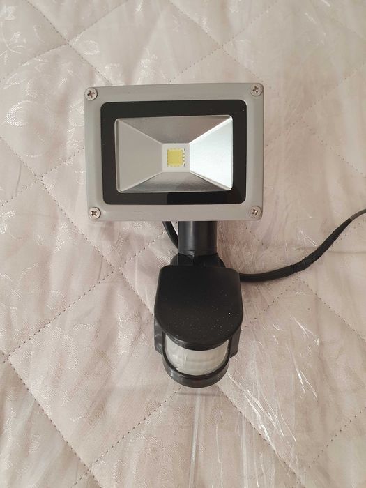 Прожектор светодиодный с датчиком движения LED 10w 6500K IP65