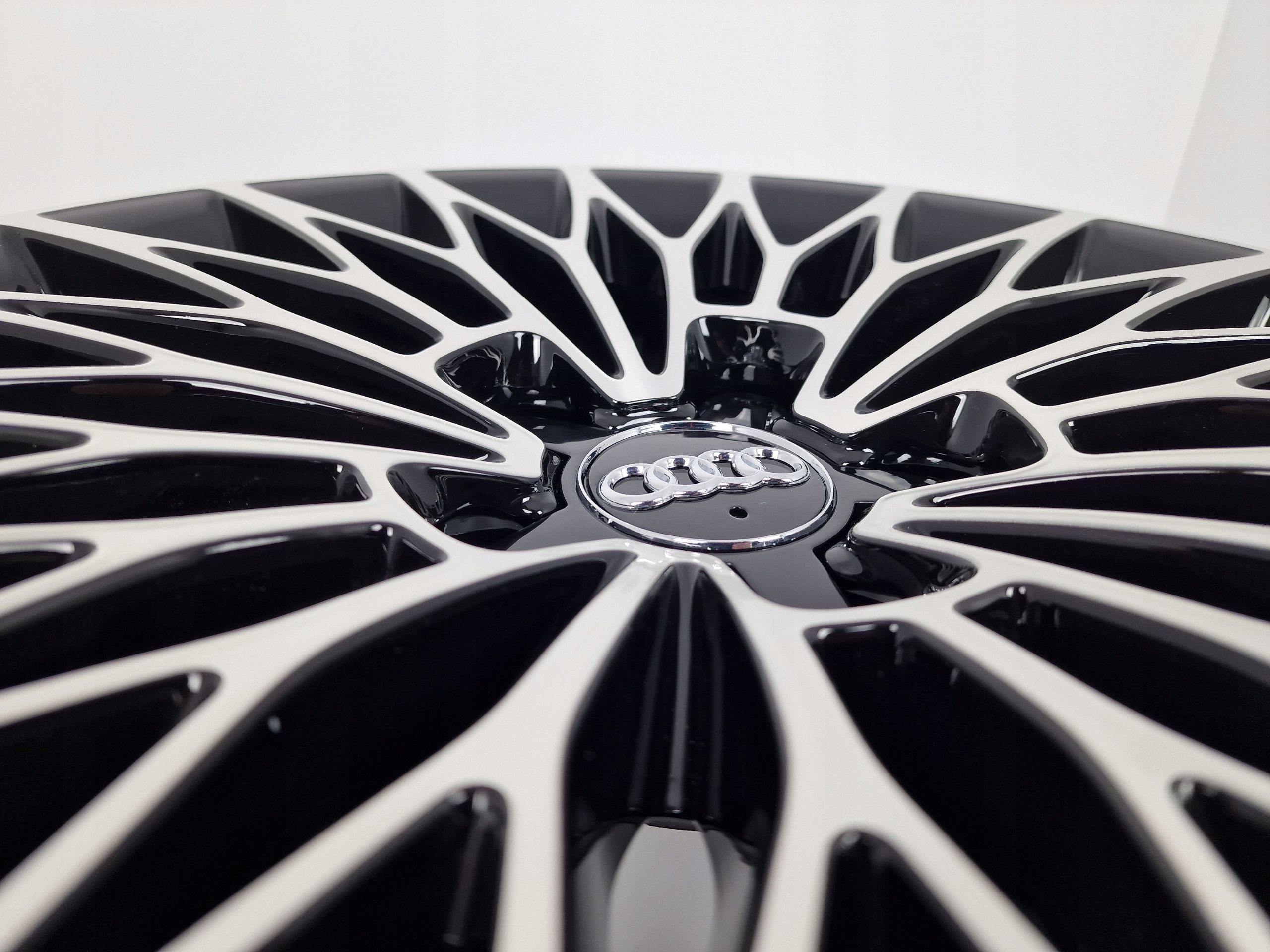 Oryginalne Felgi Audi 18" S3 A3 A4 A6 A8 TT