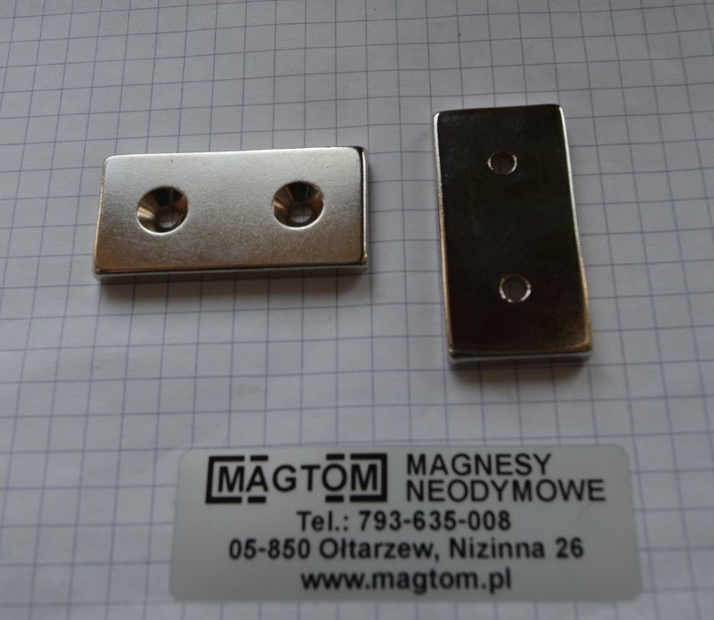 Magnes neodymowy pod wkręt 40x20x4 do przyczepienia dekoracji.