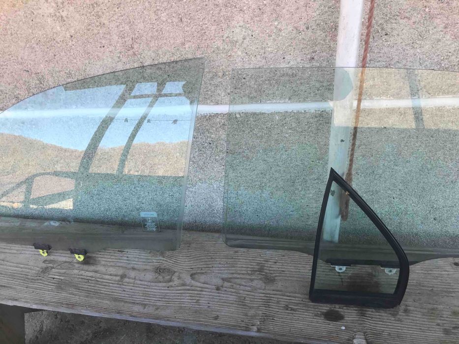 Стекла скло дверей форточки заднє скло Лансер 9 універсал седан