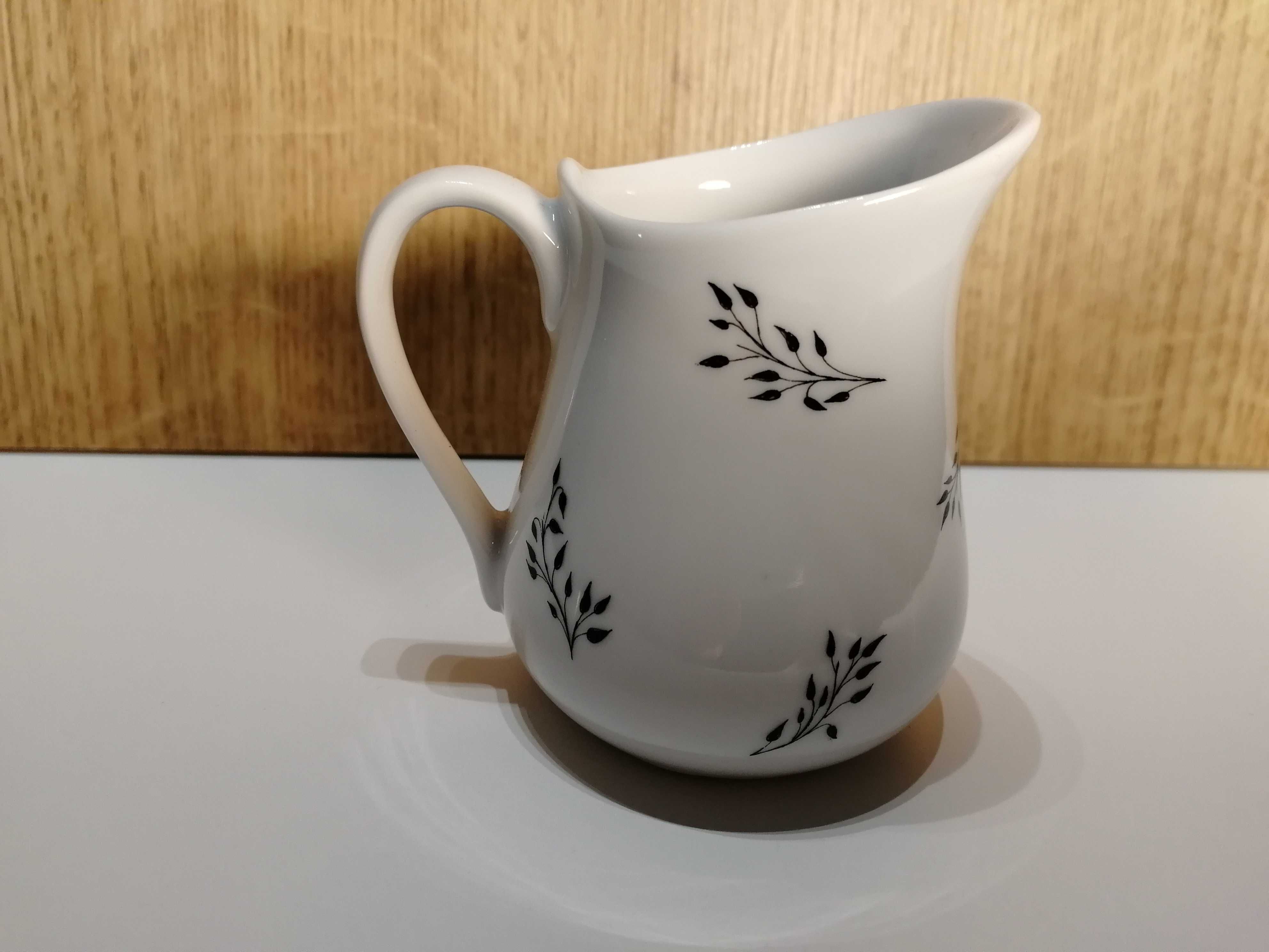 Mlecznik / dzbanuszek na mleko, porcelanowy, 6.5 cm, PRL