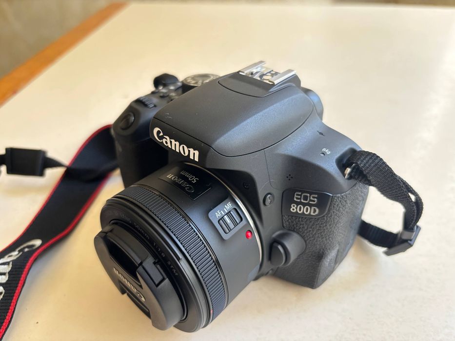 Canon EOS 800D + об'єктив 50 мм 1.8