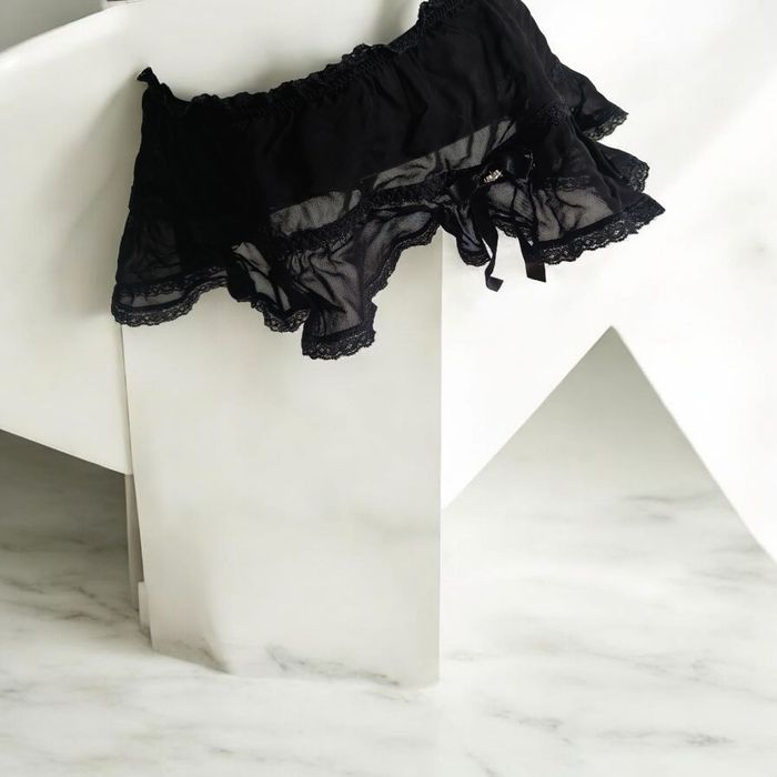 Piękna czarna spódniczka mini nocna r 40/L bielizna nocna stringi