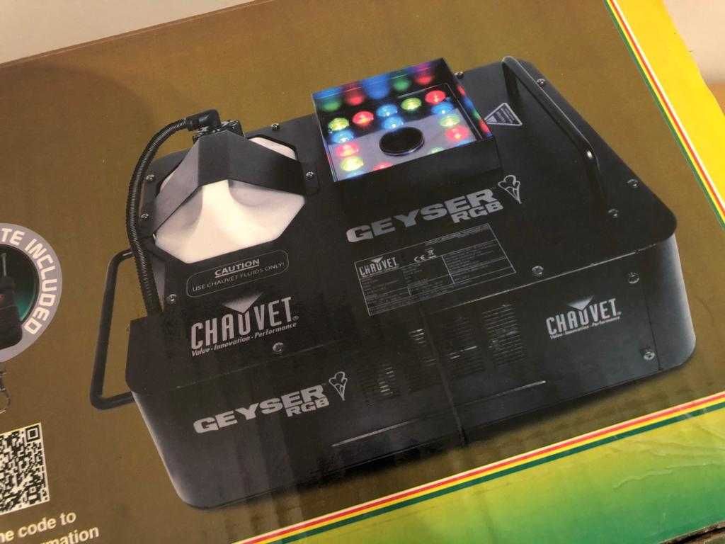 Chauvet DJ Geyser RGB (máquina de fumo)