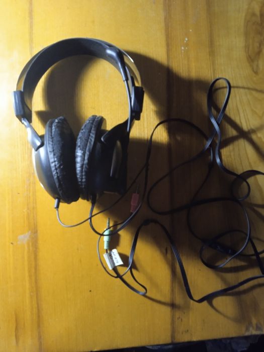 Продам наушники для компьютера с микрофоном