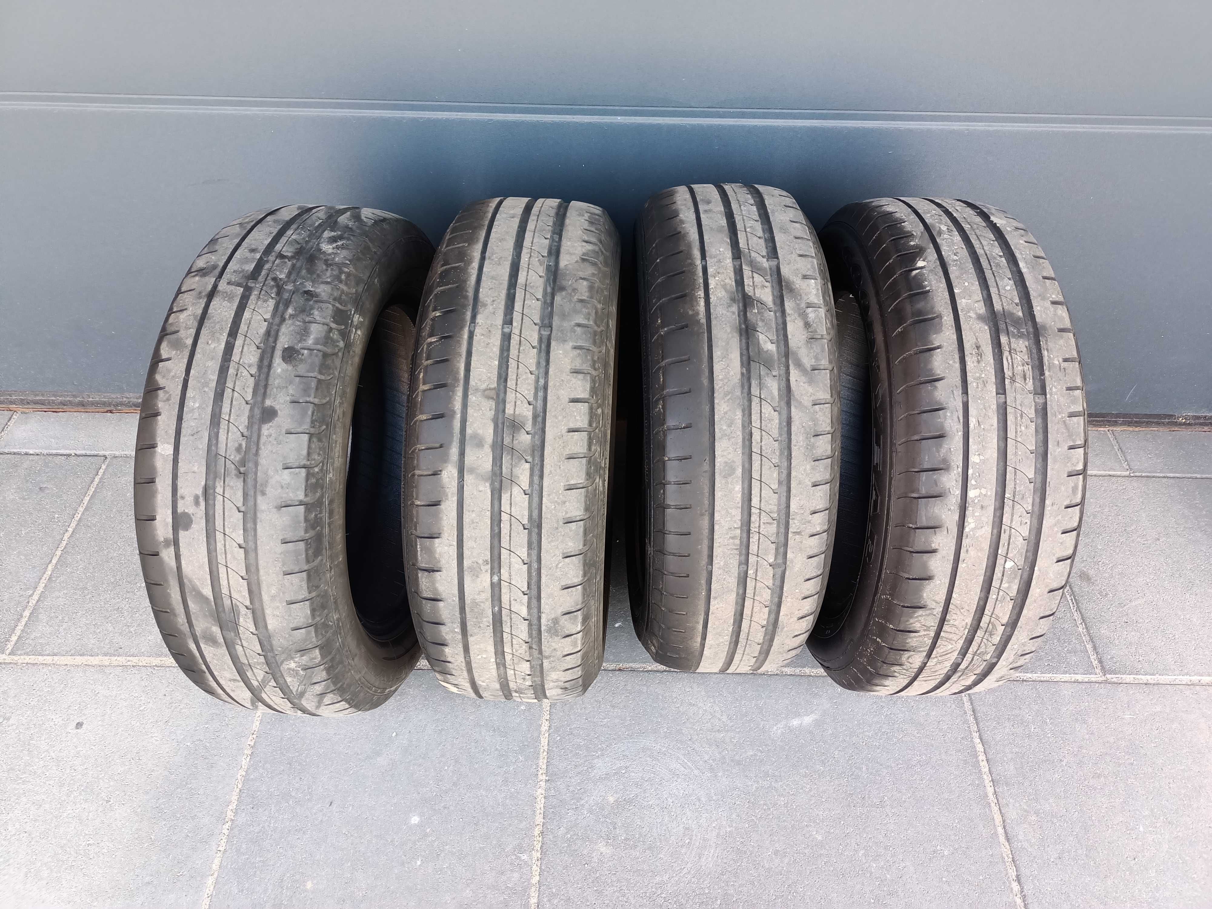 Cena za komplet 4x Goodyear EFFICIE 195/60 R16 89H