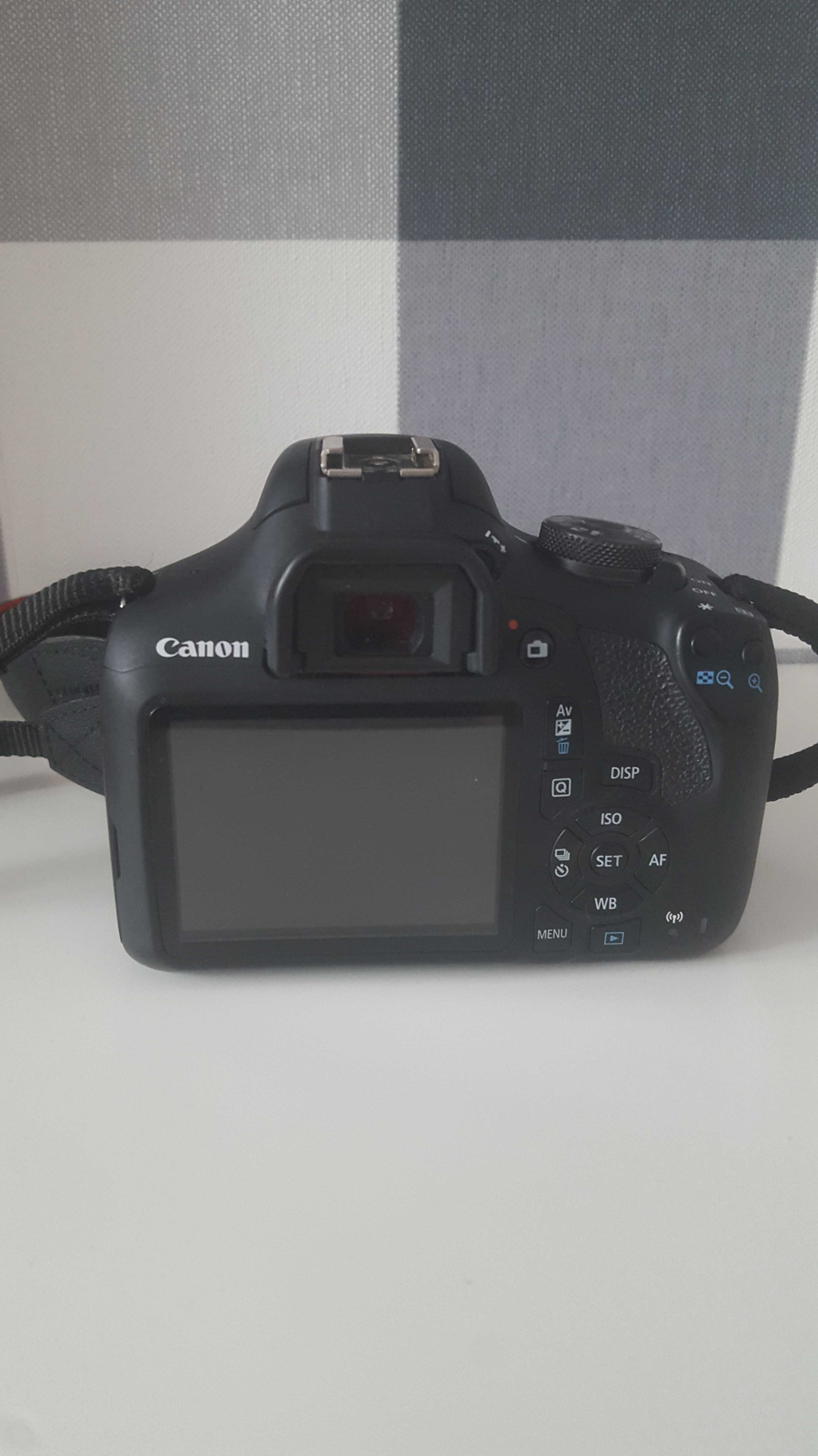 Lustrzanka Canon EOS 2000D korpus tylko około 2000 zdjęć + dodatki