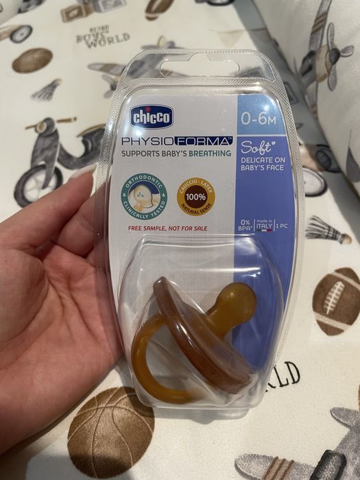 пустушка Chicco PhysioForma Soft із натурального каучуку.