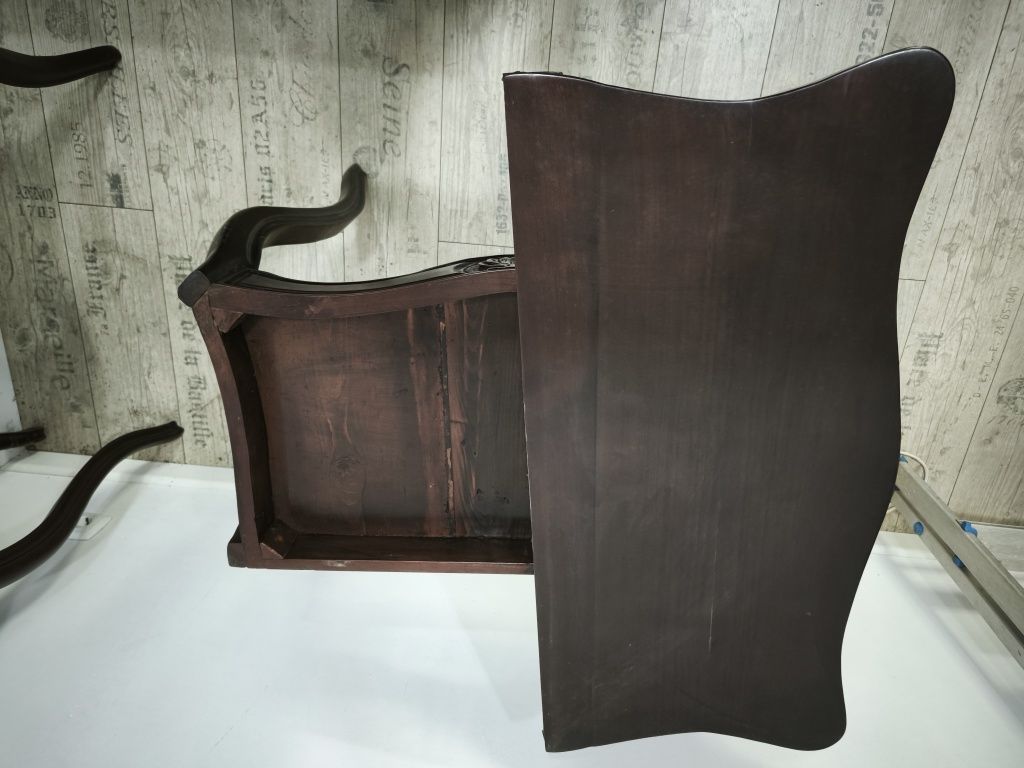 Mesa de jogo e/ou aparador
