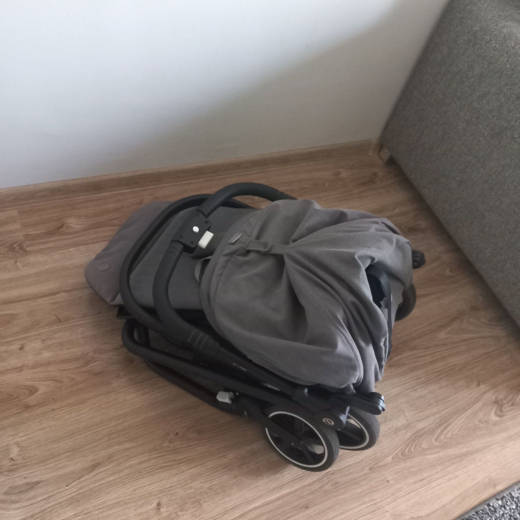 Sprzedam  używaną spacerówkę Cybex eezyS+2